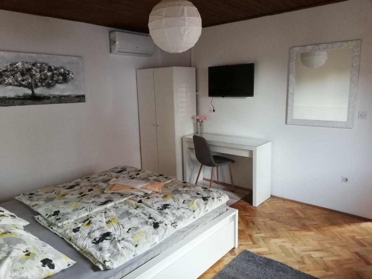 Sobe Zimmer Rooms Nika Tusilovic 외부 사진